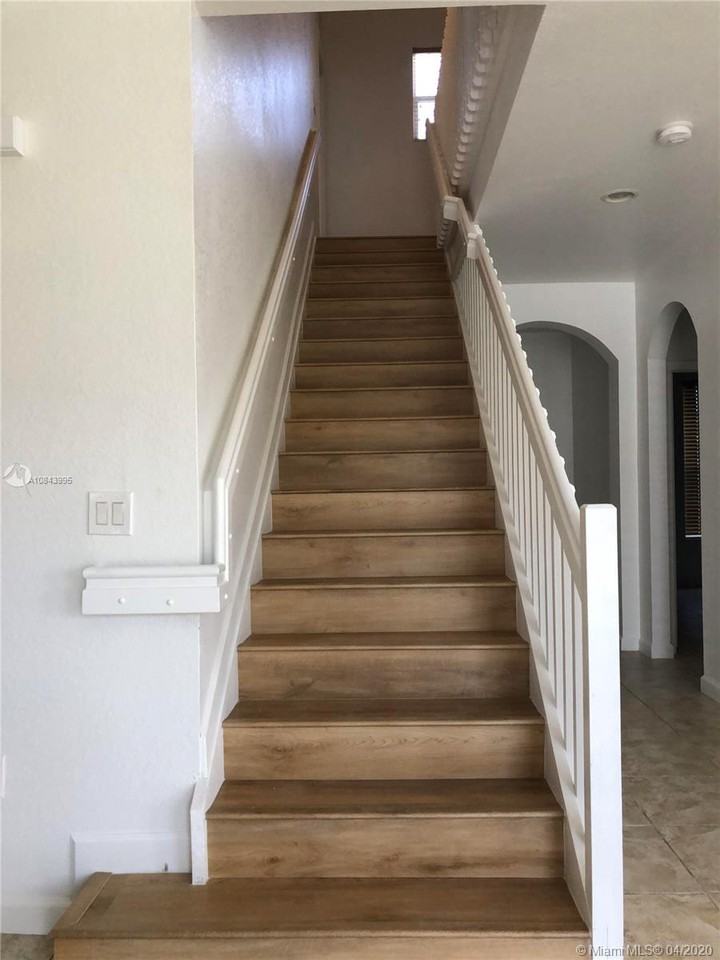 9283 Southwest 172nd Avenue - Photo 2 of 4