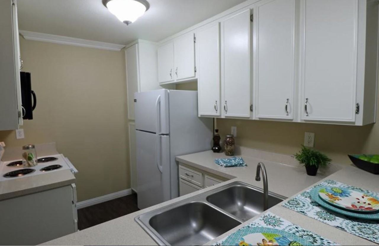 Greenhouse - Photo 3 of 21