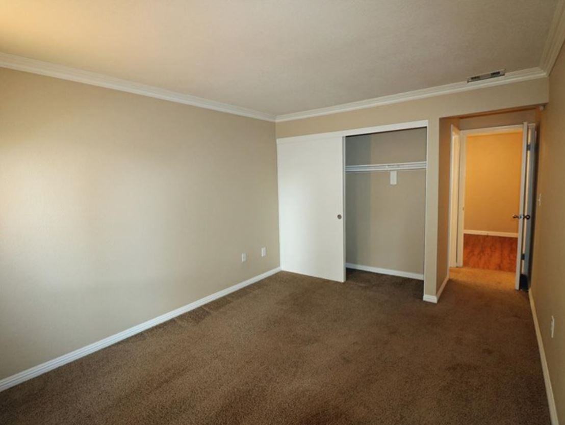 Greenhouse - Photo 6 of 21