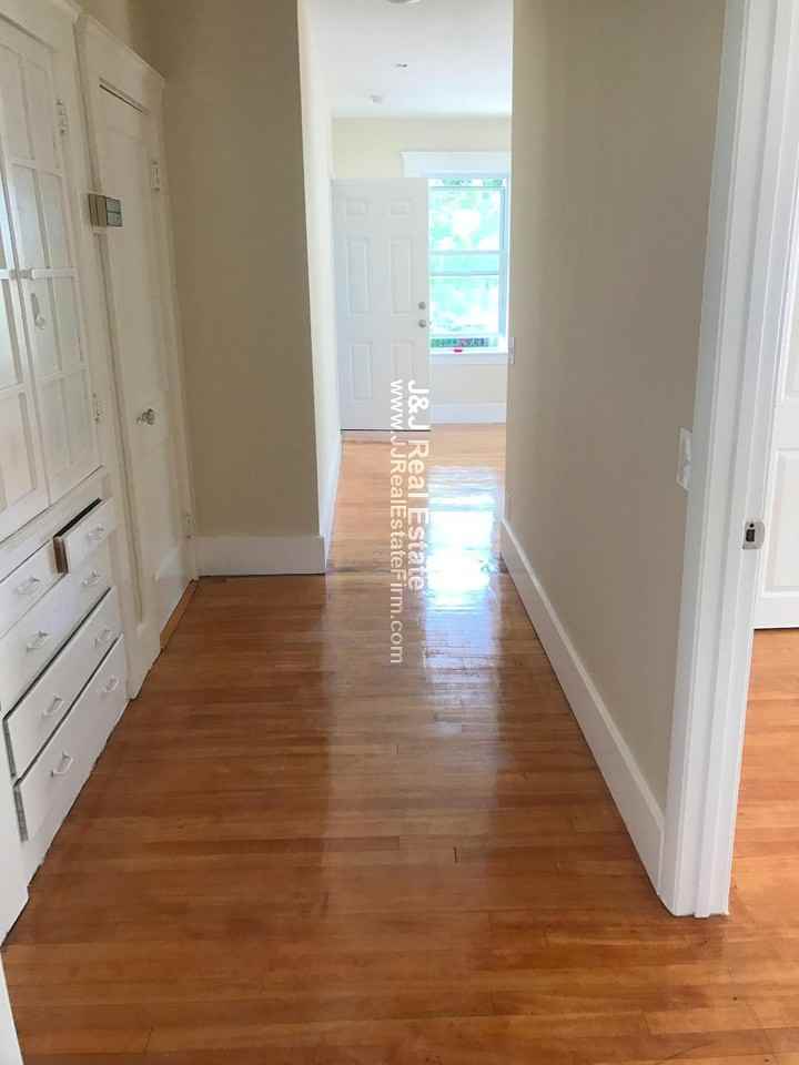 18 Lakewood St 2L - Photo 3 of 8
