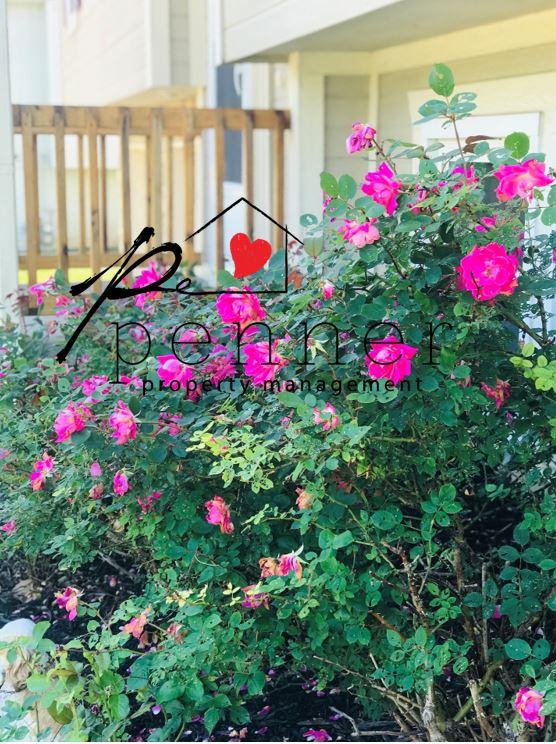 308 Northeast Topaz Drive - Photo 2 of 16