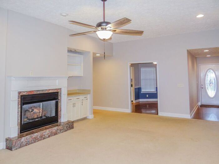 142 Stillwater Dr - Photo 2 of 38