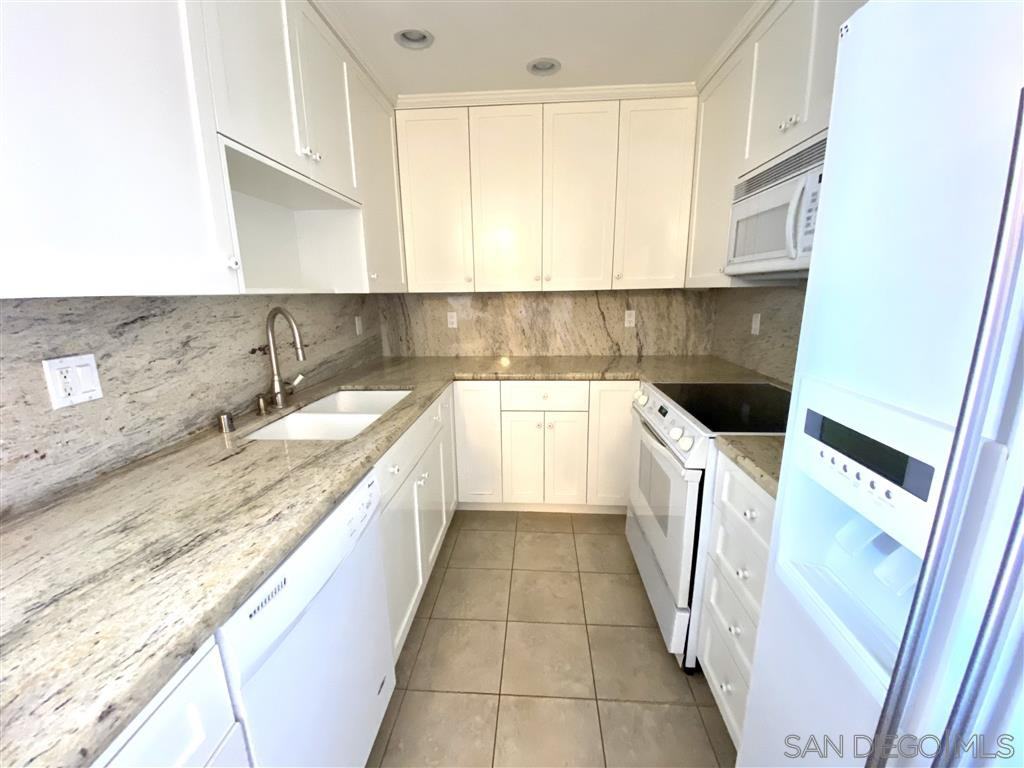 6455 La Jolla Blvd. 211 - Photo 2 of 11