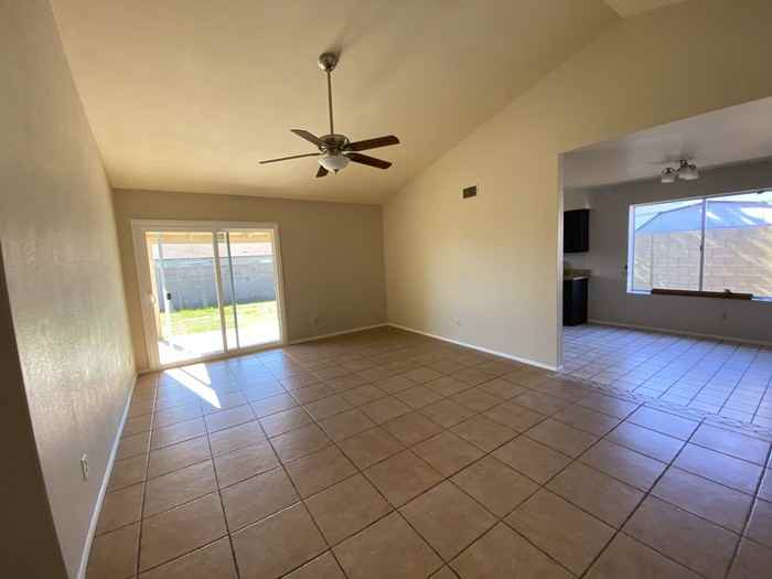 7039 W Cameron Dr - Photo 2 of 12