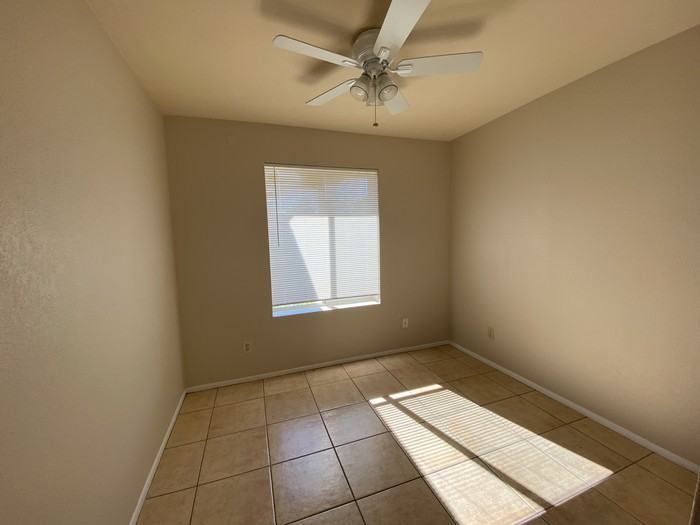 7039 W Cameron Dr - Photo 3 of 12