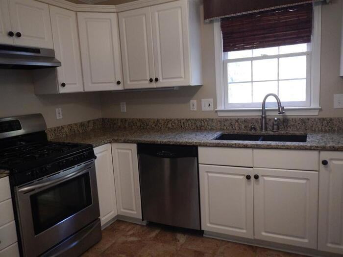 2606 Regents Park Ln - Photo 2 of 9