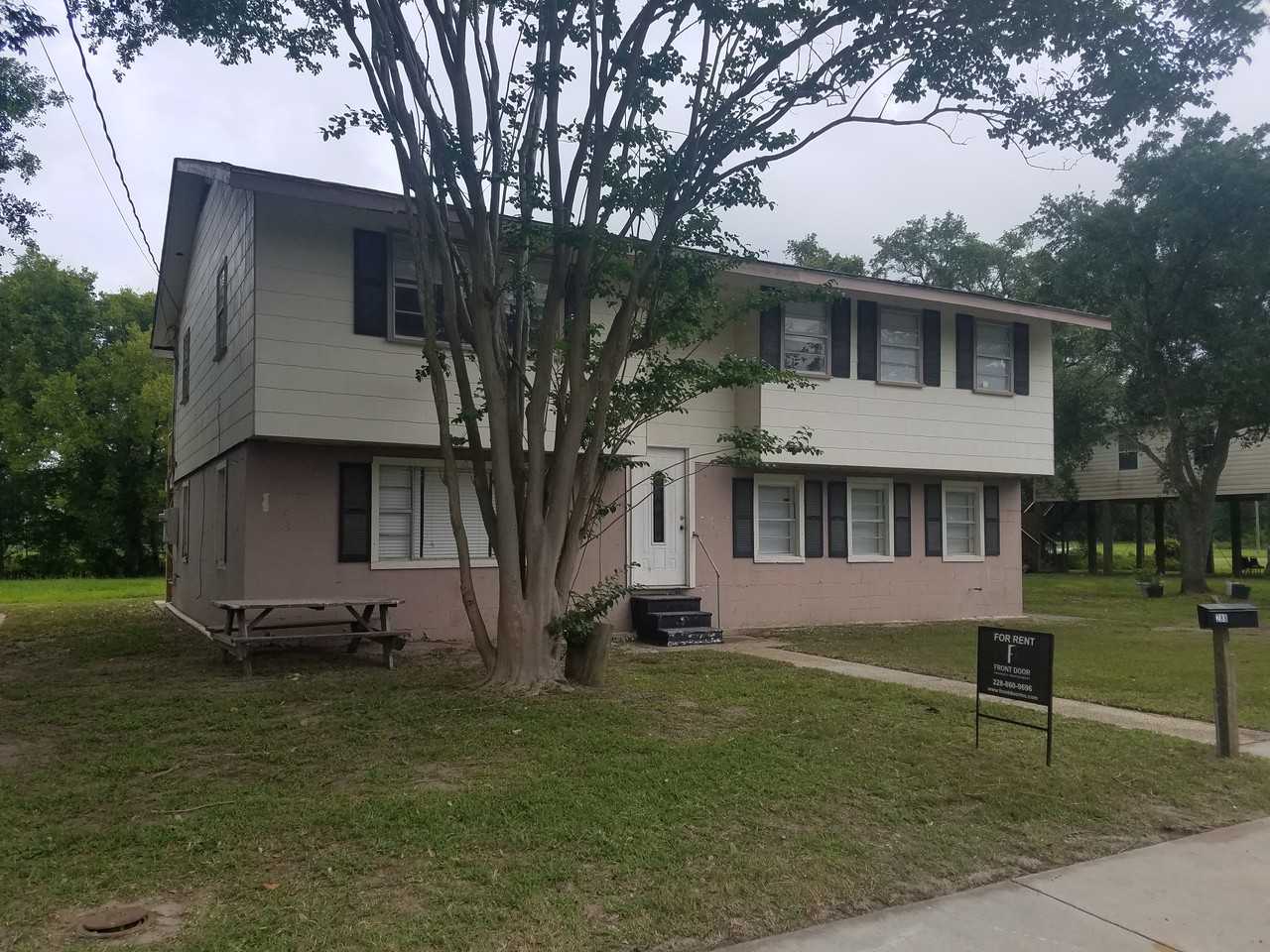 288 East 8th Street A, Biloxi, MS 39530 3 Bedroom House for 900/month