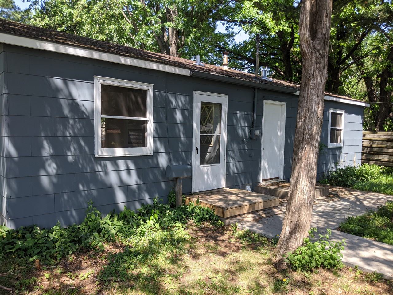 1226 10th Ave Se - Photo 2 of 12