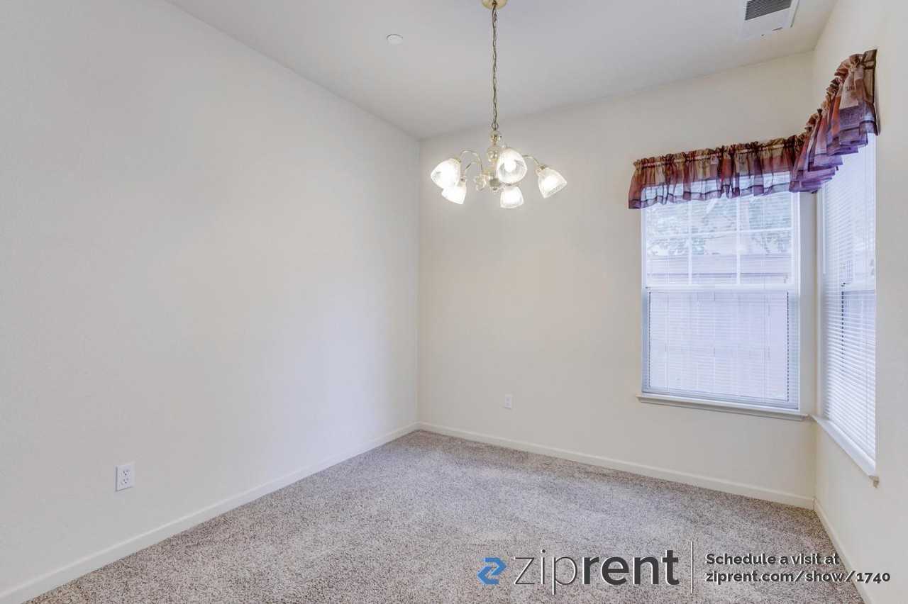 707 Harry James Ct - Photo 2 of 12