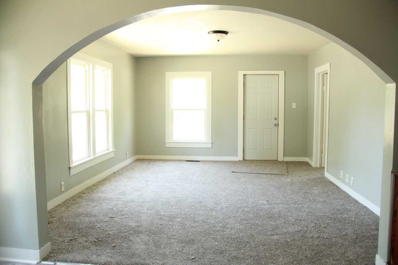 1702 E Poplar St - Photo 2 of 13