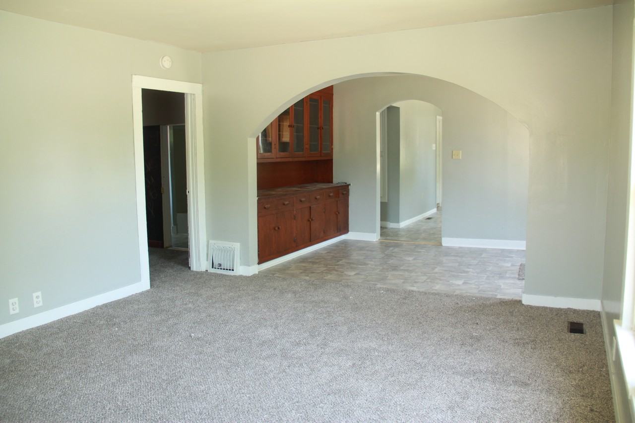 1702 E Poplar St - Photo 3 of 13