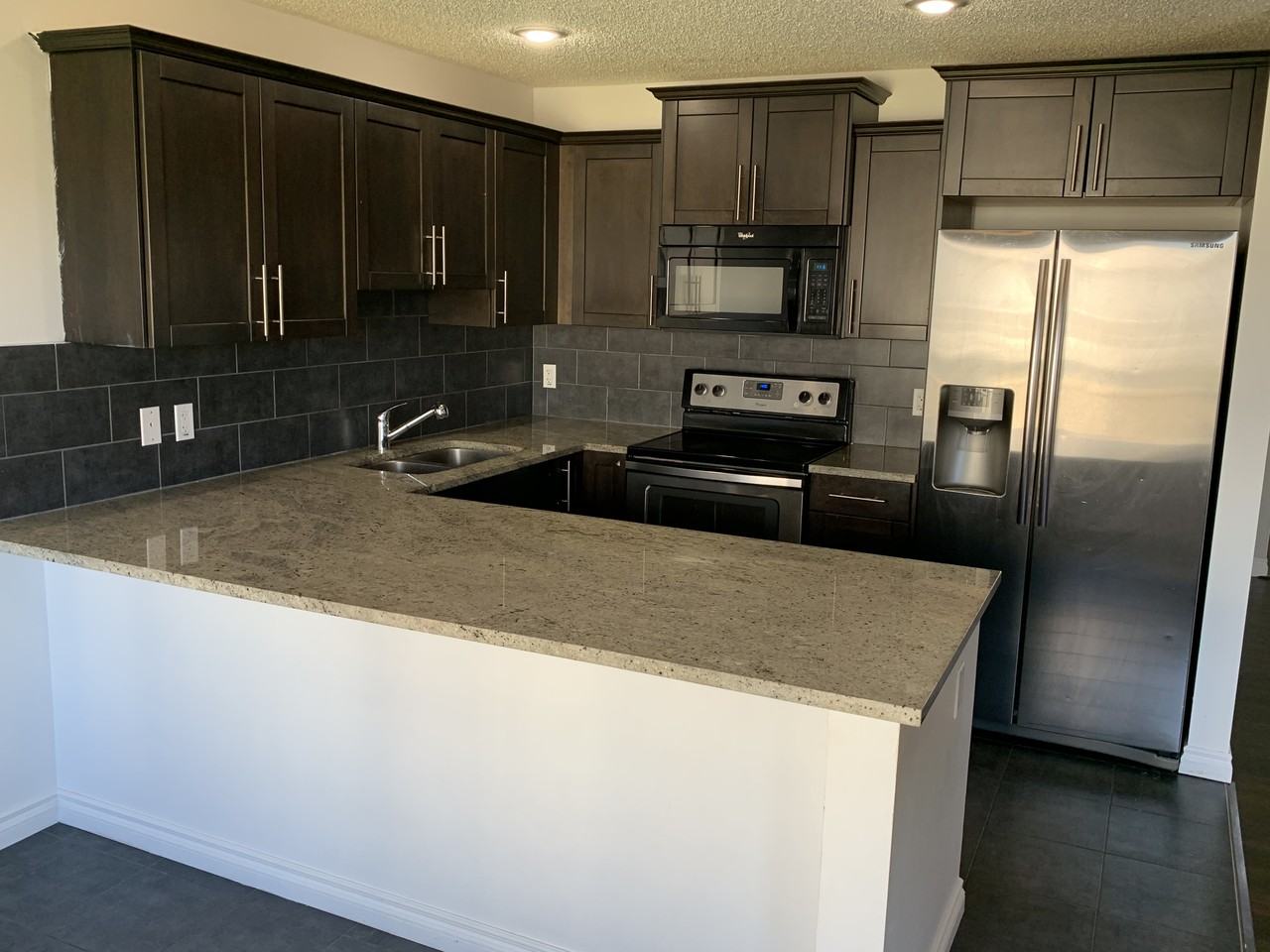 5310 14 Ave Sw - Photo 3 of 10