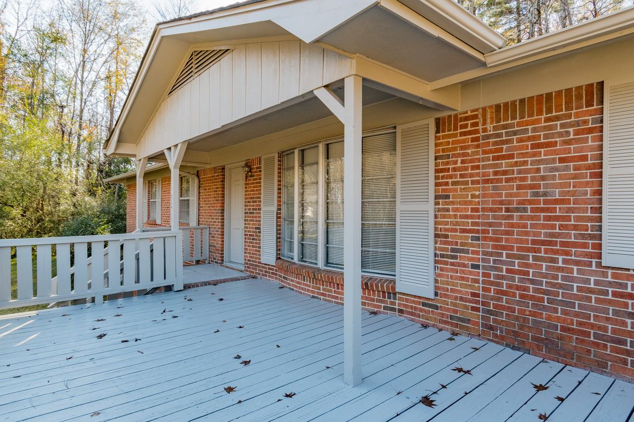1024 Dogwood Dr - Photo 3 of 33