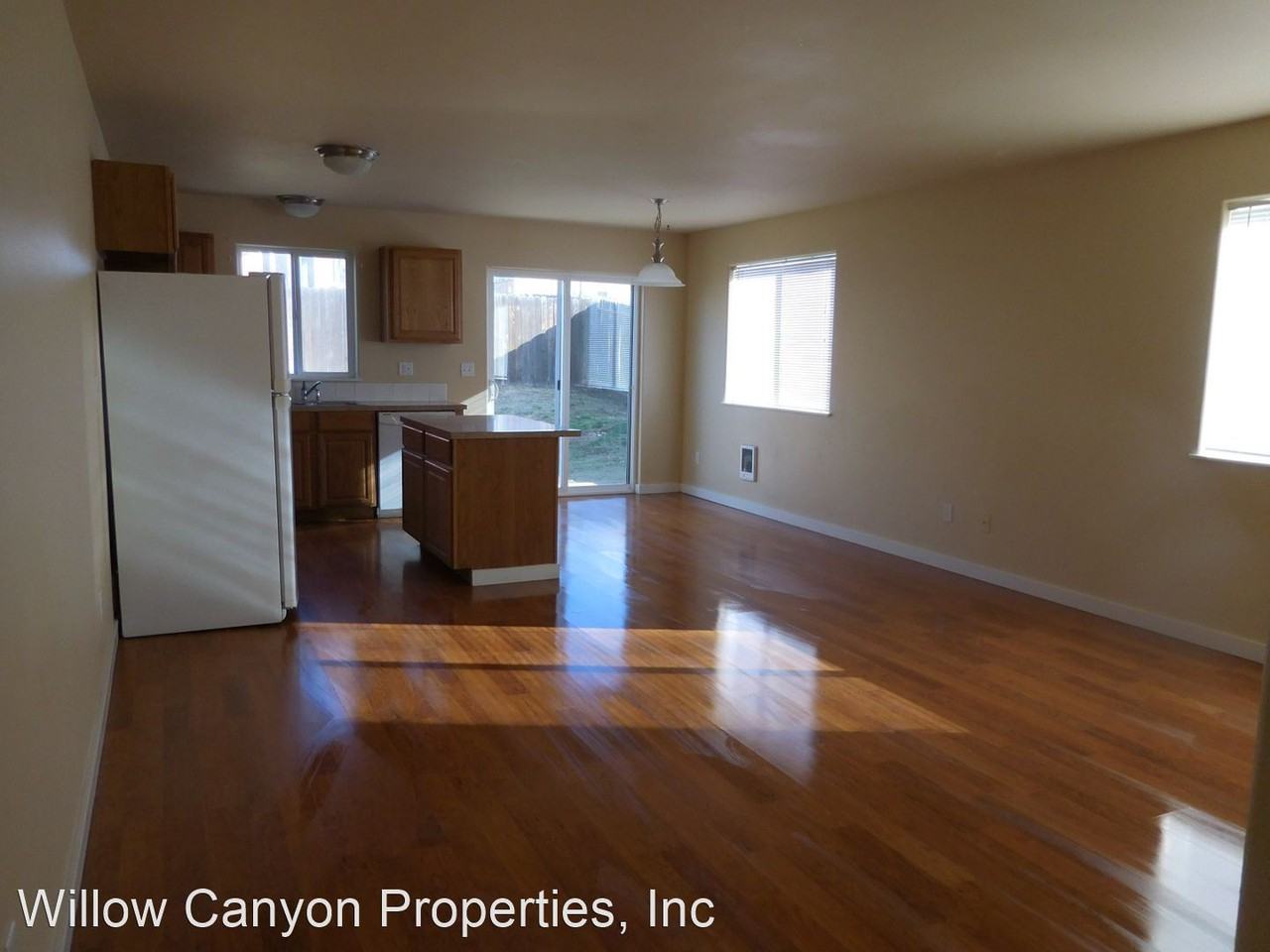 885/887 SW 2nd Street - Photo 3 of 9