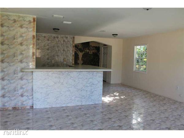 910 NW 124th St - Photo 2 of 11