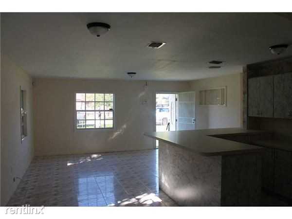 910 NW 124th St - Photo 3 of 11