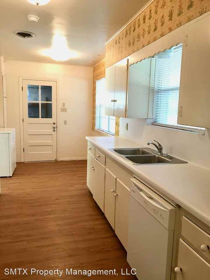 1437 Highland Dr - Photo 3 of 10