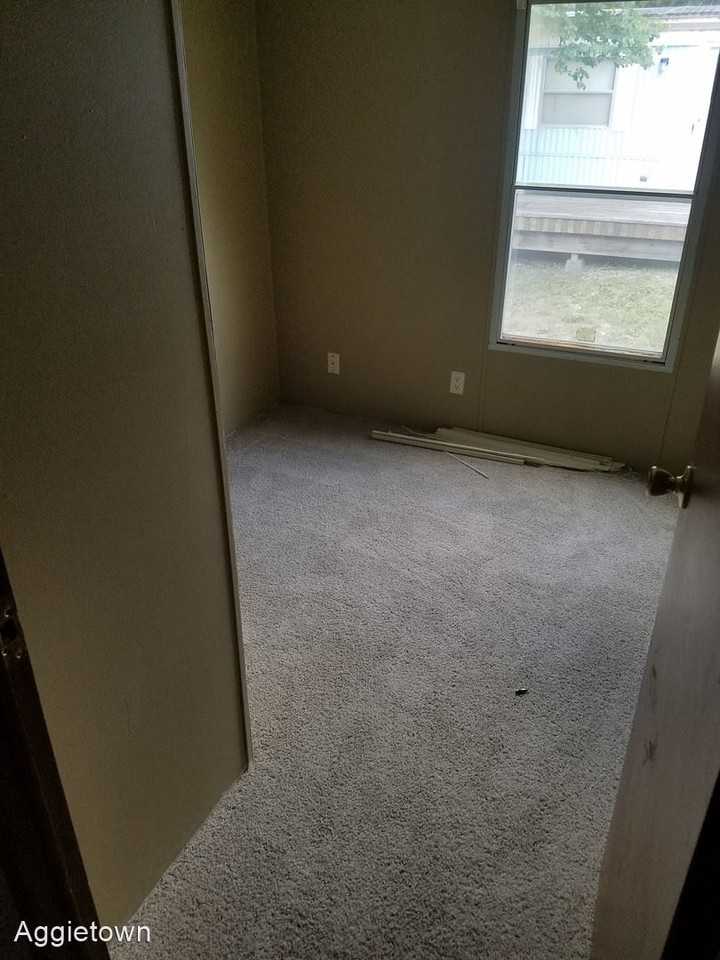 328 N Clay St - Photo 2 of 6