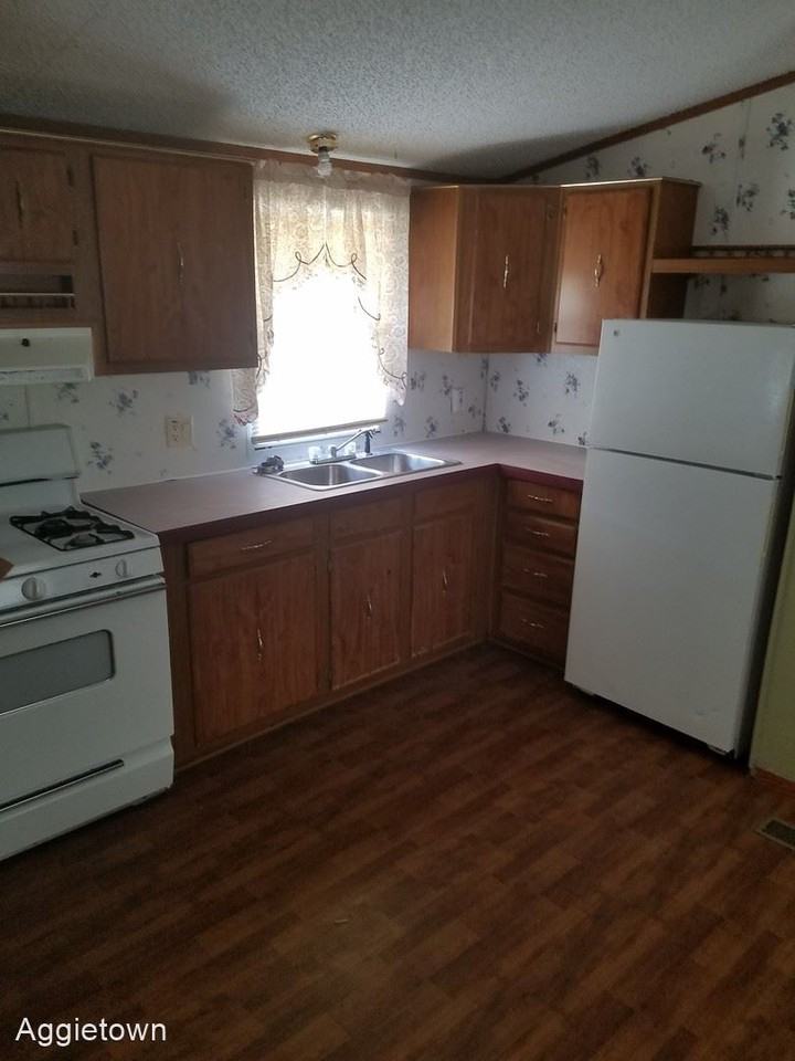 328 N Clay St - Photo 3 of 6