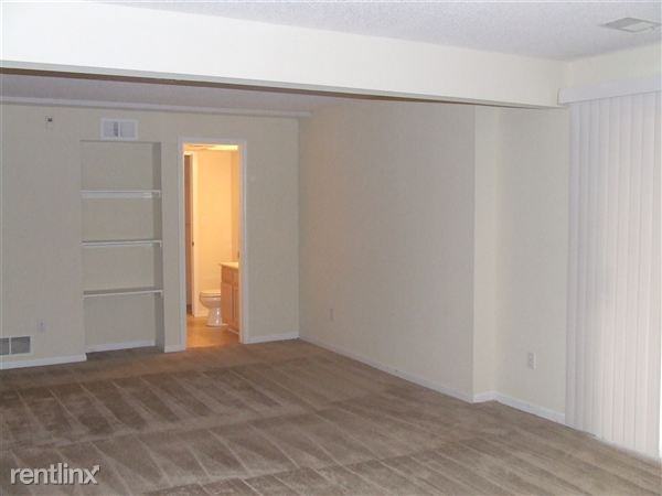 Whispering Winds Townhomes Apartments 4601 NE Whispering Winds Dr