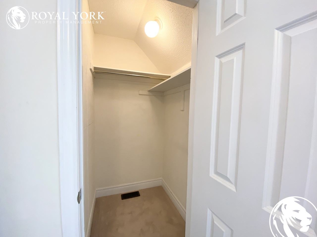 233 Bathgate Cres - Photo 3 of 30