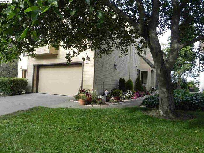 2648 Longview Dr - Photo 2 of 29