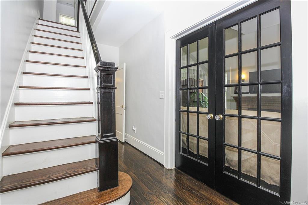 1131 E Boston Post Rd - Photo 2 of 31