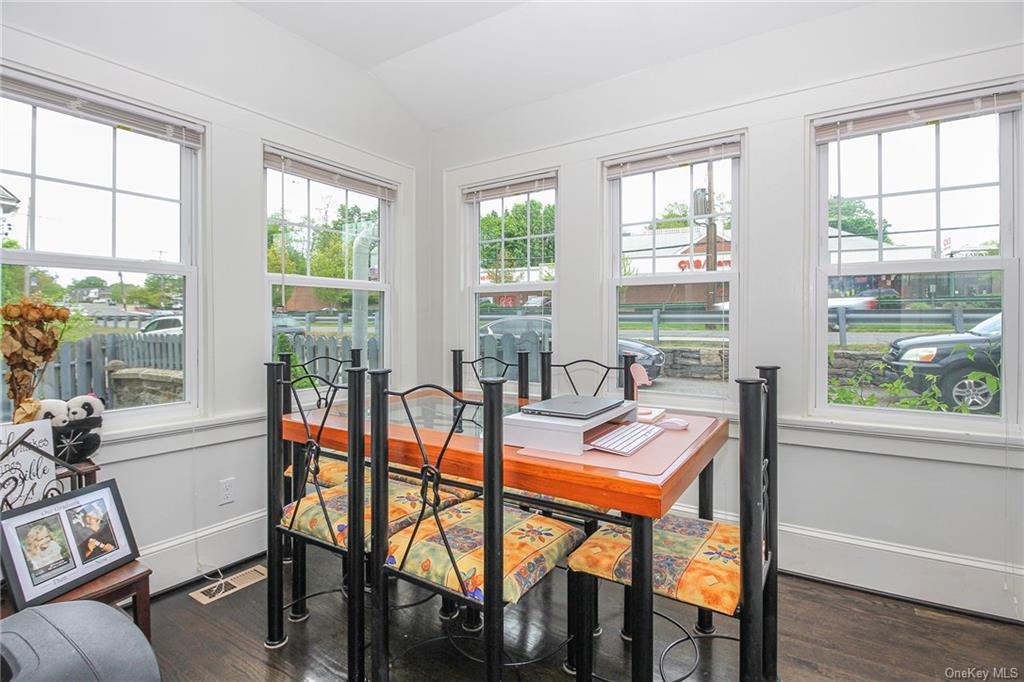 1131 E Boston Post Rd - Photo 3 of 31