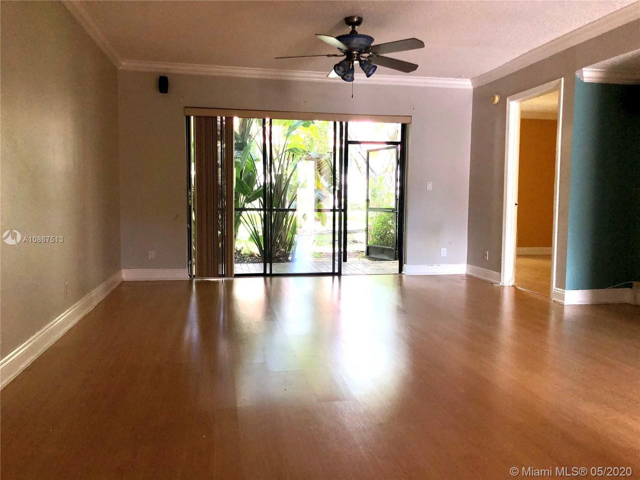 1005 Congressional Way #1A - Photo 3 of 23