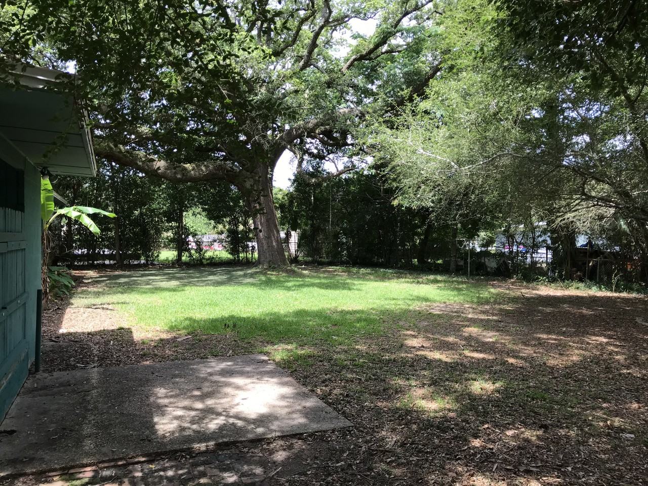 24 Alan-a-Dale Drive - Photo 2 of 9