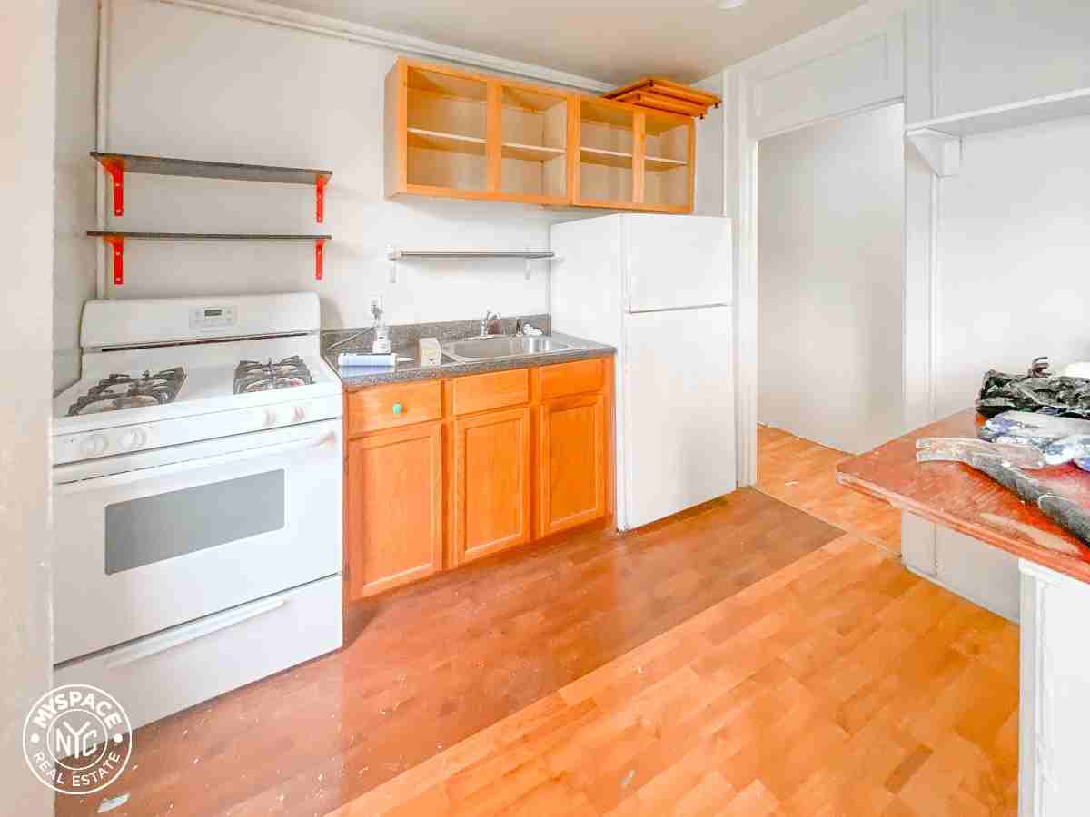 477 Saint Johns Pl #3C