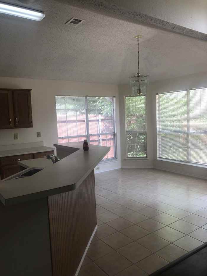 813 Moore St - Photo 2 of 30