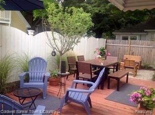 319 Hickory St - Photo 2 of 21