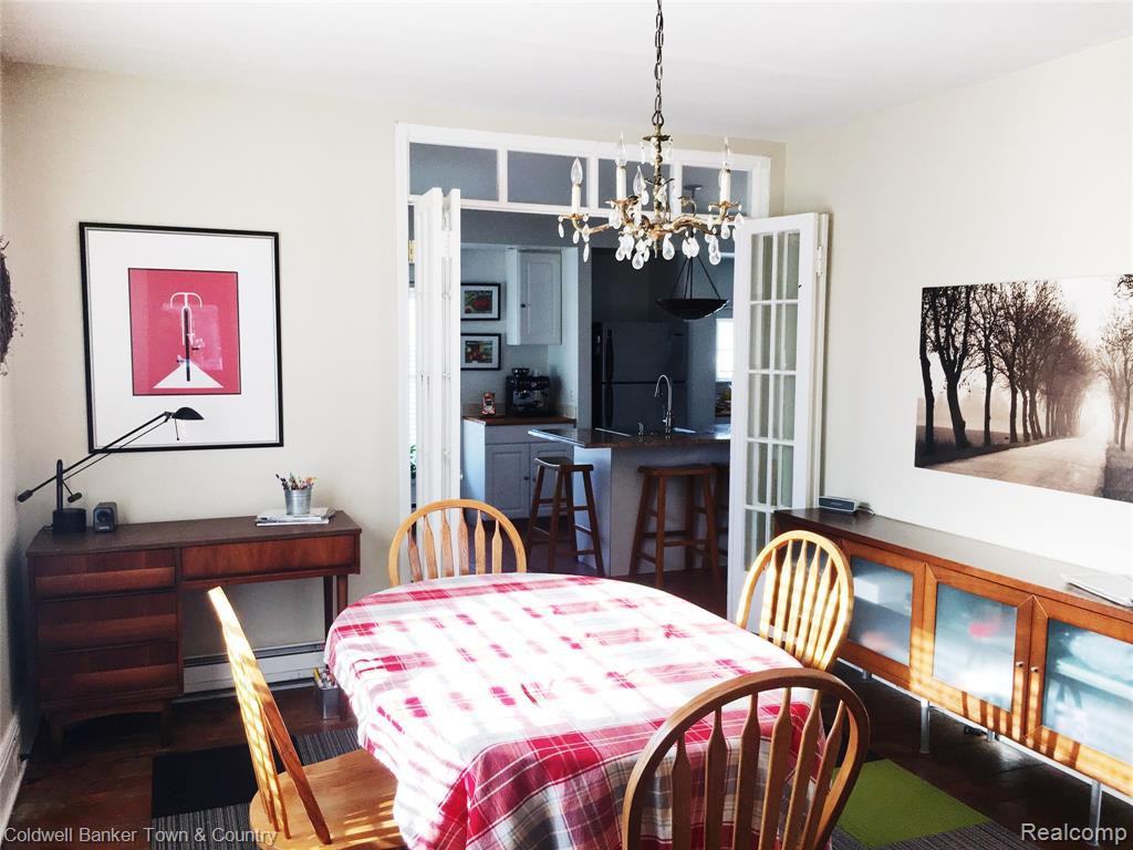 319 Hickory St - Photo 3 of 21