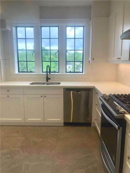 1 Clarendon Avenue #30003 - Photo 3 of 19