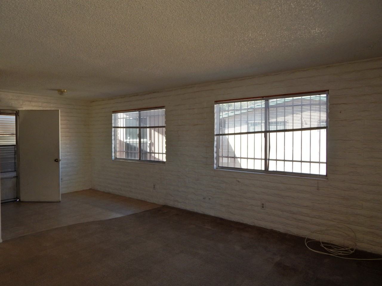 1038 E Halcyon Rd - Photo 3 of 10