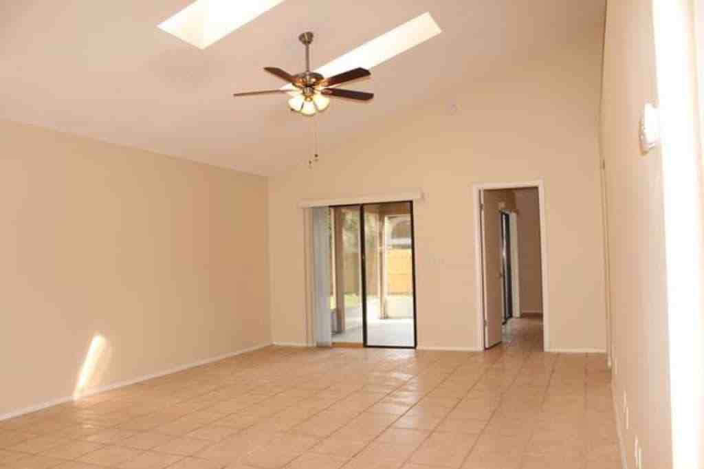 111 Lakeside Cir - Photo 2 of 16