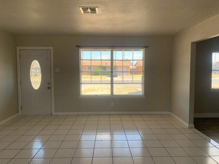 1603 E Oak Ave - Photo 3 of 23