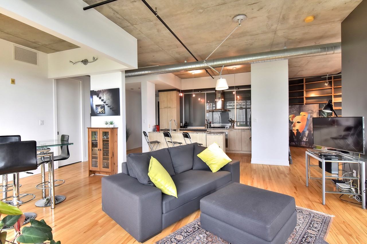 555 Rue de la Commune Ouest #601 - Photo 3 of 22