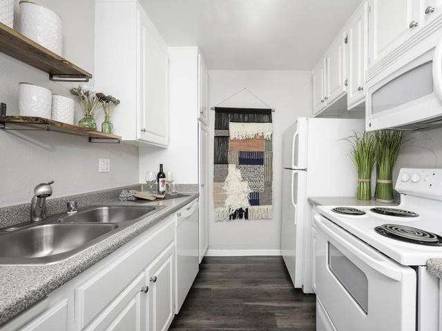 13843 Tustin East Dr - Photo 4 of 43