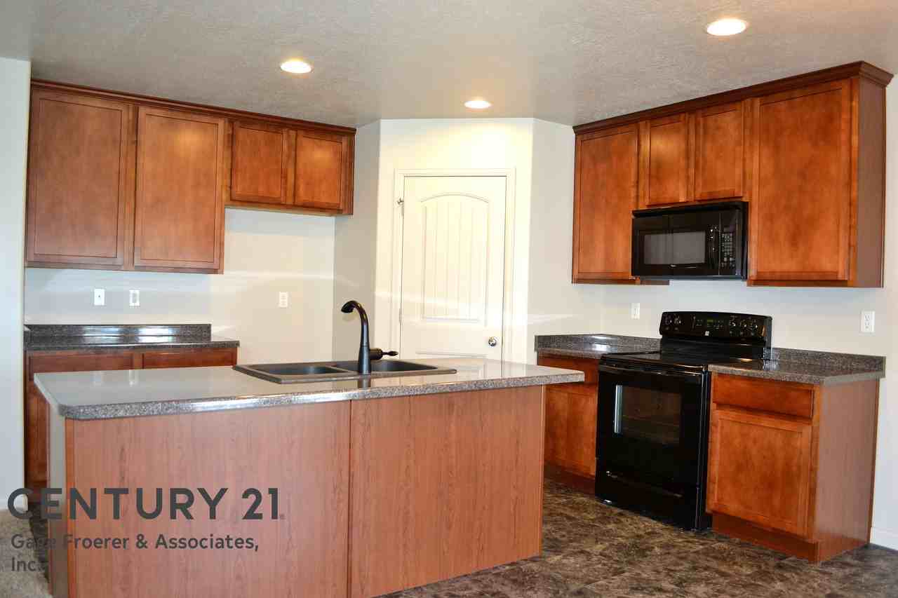 3451 Larkspur Ln - Photo 2 of 15