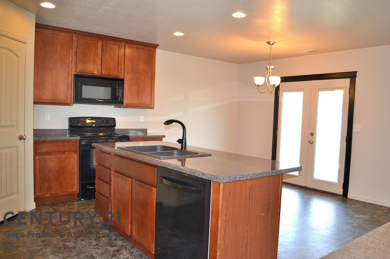 3451 Larkspur Ln - Photo 3 of 15