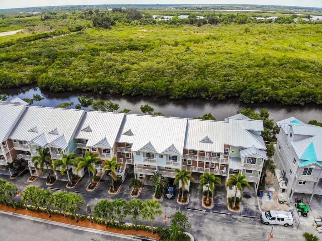 3252 Mangrove Point Dr - Photo 3 of 25