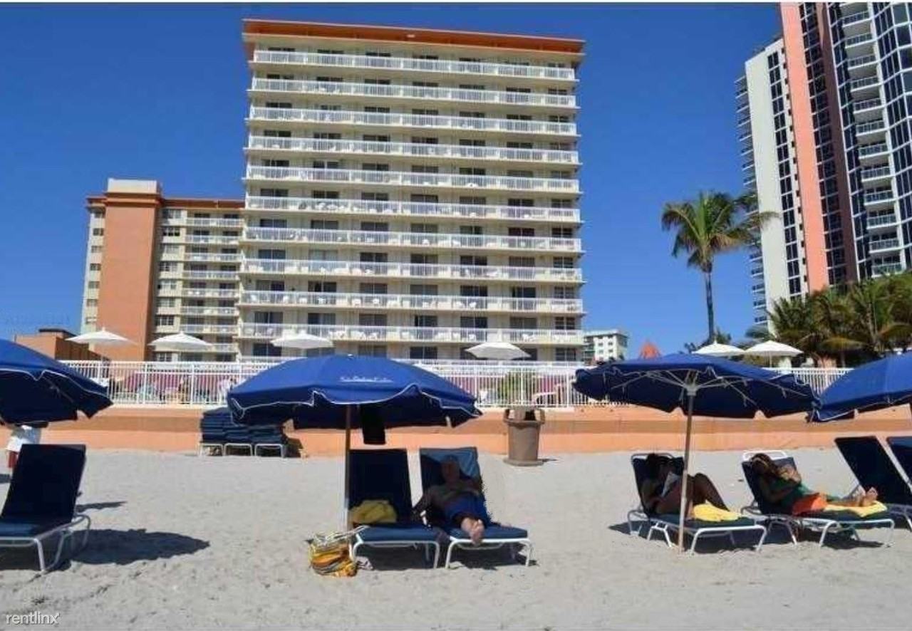 A On the Beach. - Photo 3 of 18