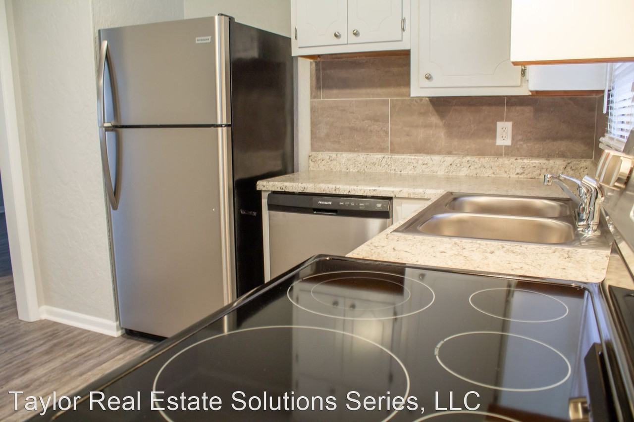 111 Marie Ave Sw - Photo 3 of 15