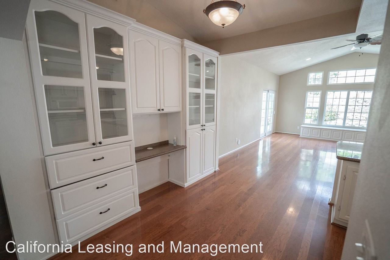 27234 Sanford Way - Photo 3 of 18