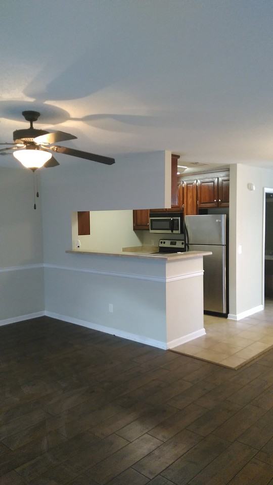 107 Winthrope Ln - Photo 2 of 9