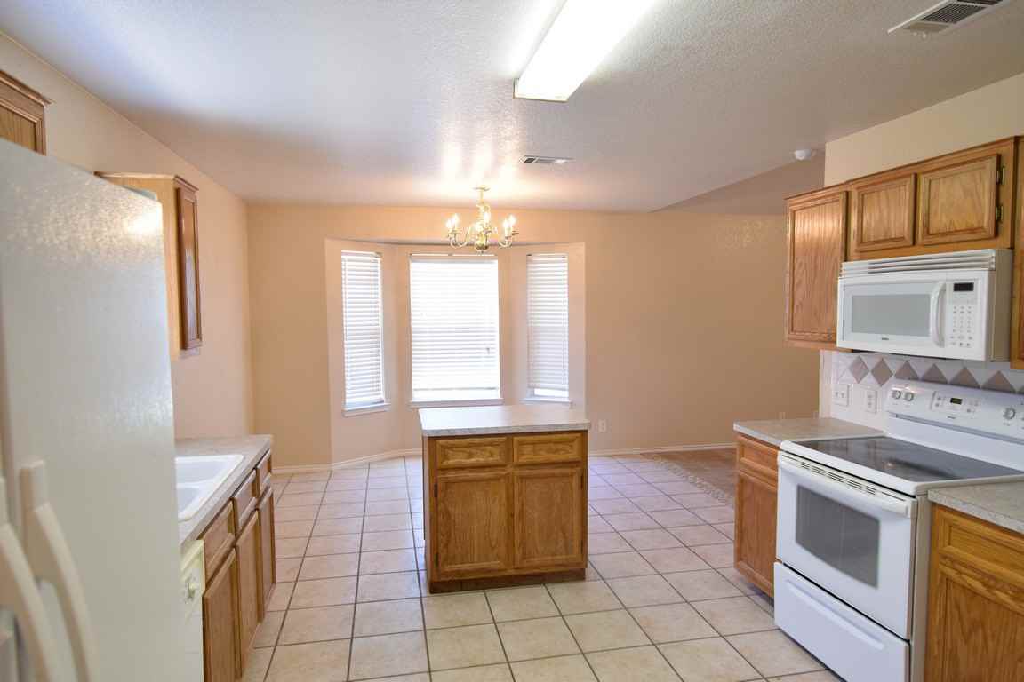 4303 Captain Dr - Photo 4 of 18