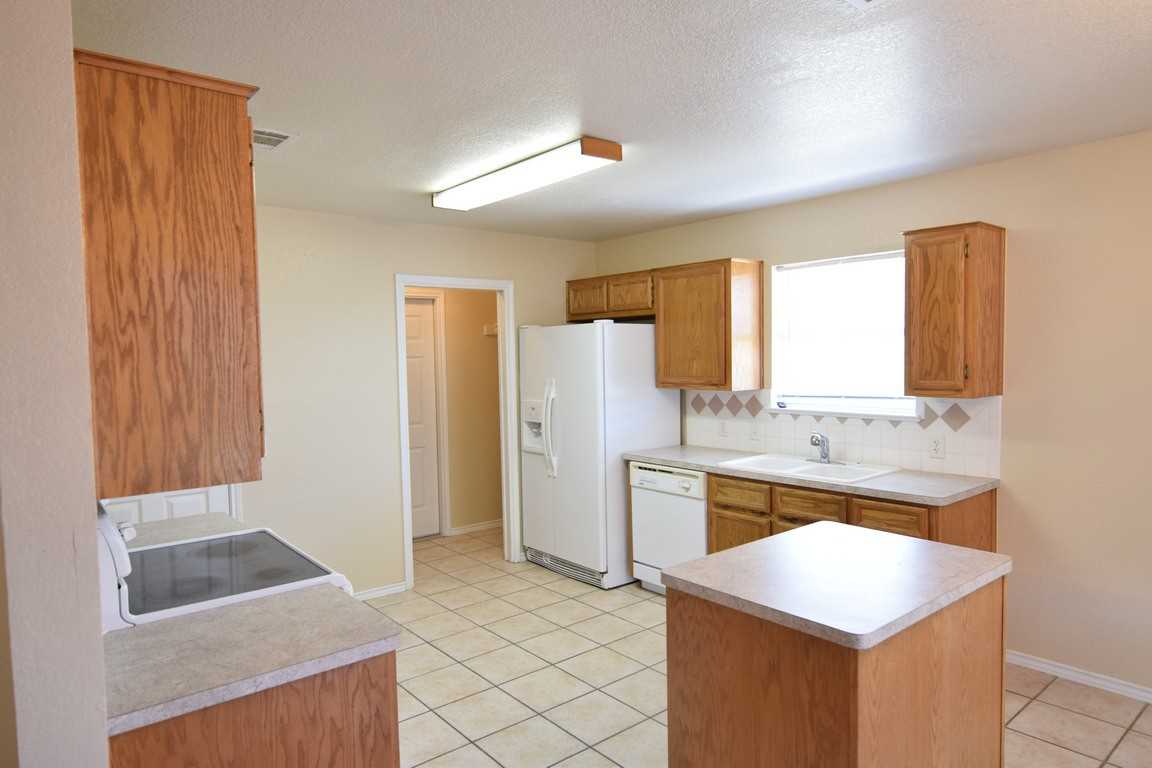 4303 Captain Dr - Photo 5 of 18