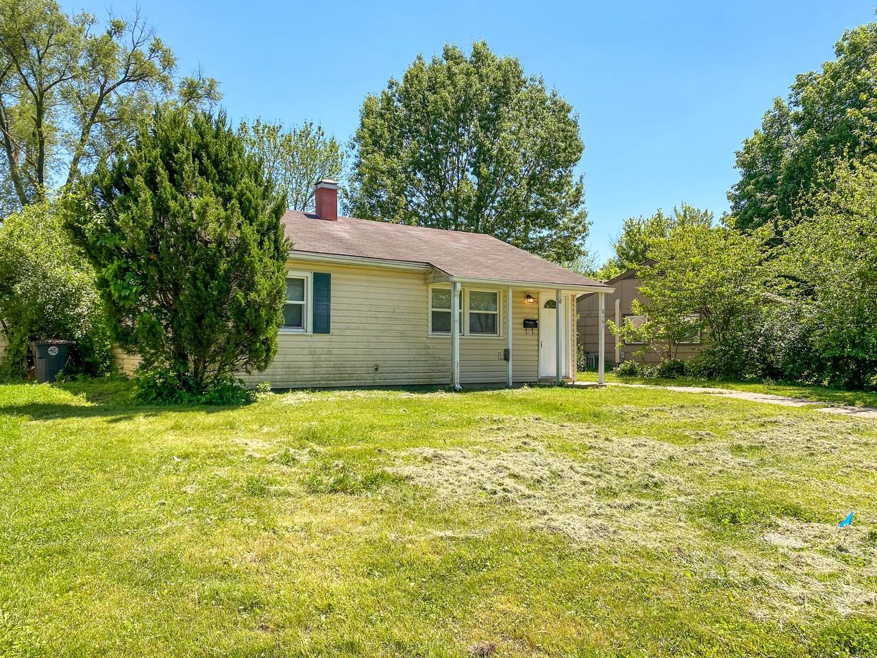 8161 Schoen Dr - Photo 2 of 9